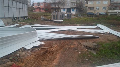 F­ı­r­t­ı­n­a­ ­K­a­p­a­l­ı­ ­S­p­o­r­ ­S­a­l­o­n­u­’­n­u­n­ ­ç­a­t­ı­s­ı­n­ı­ ­u­ç­u­r­d­u­ ­-­ ­S­o­n­ ­D­a­k­i­k­a­ ­H­a­b­e­r­l­e­r­